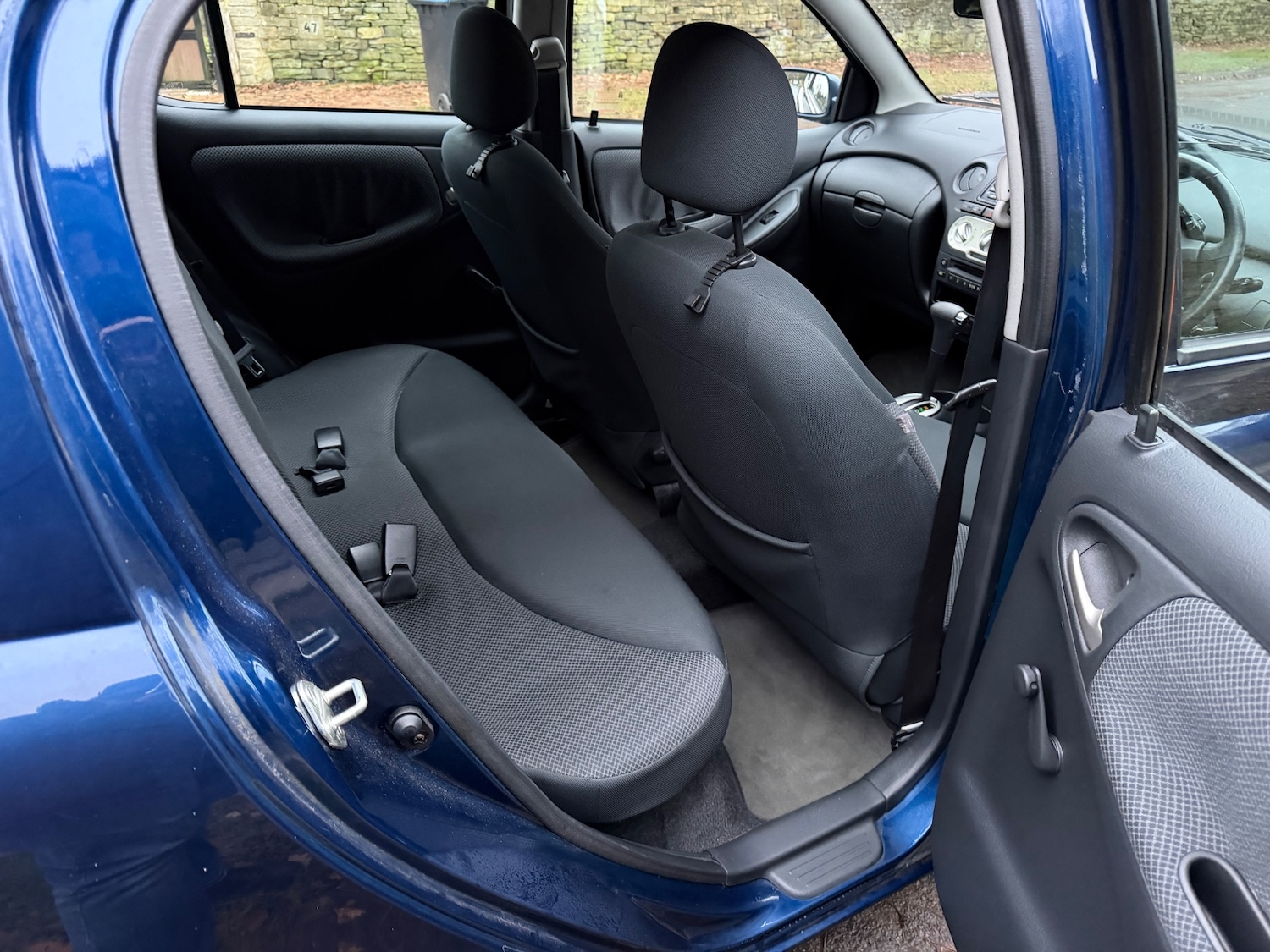 Used Toyota Yaris 2003 for sale - 77084303: Photo 10