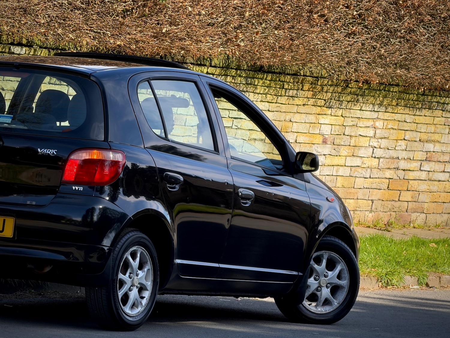 Used Toyota Yaris 2001 for sale - 77950340: Photo 16