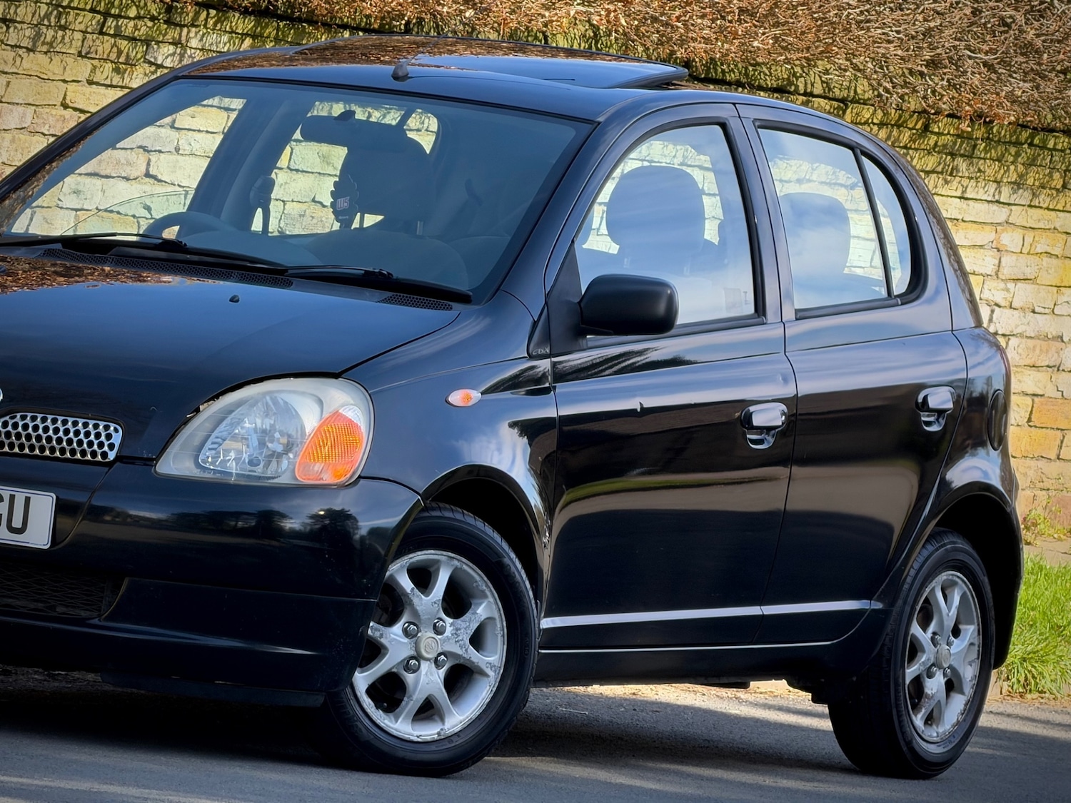Used Toyota Yaris 2001 for sale - 77950340: Photo 17