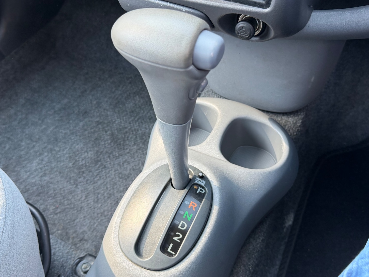 Used Toyota Yaris 2001 for sale - 77950340: Photo 19