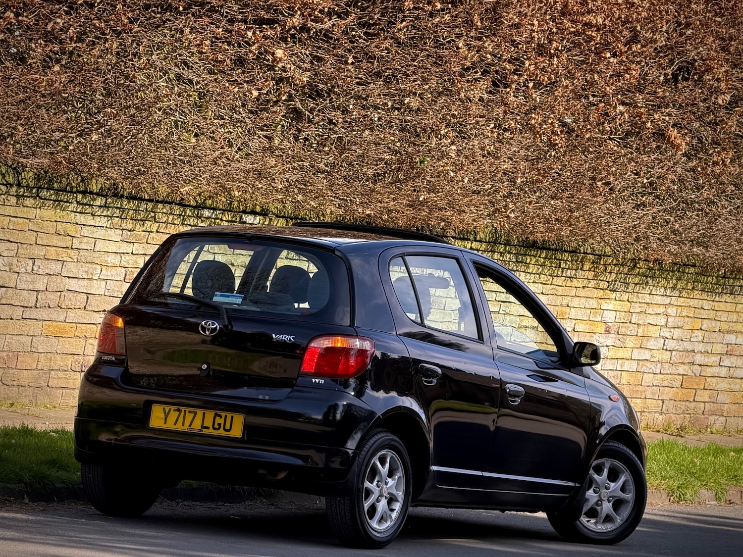 Used Toyota Yaris 2001 for sale - 77950340: Photo 2