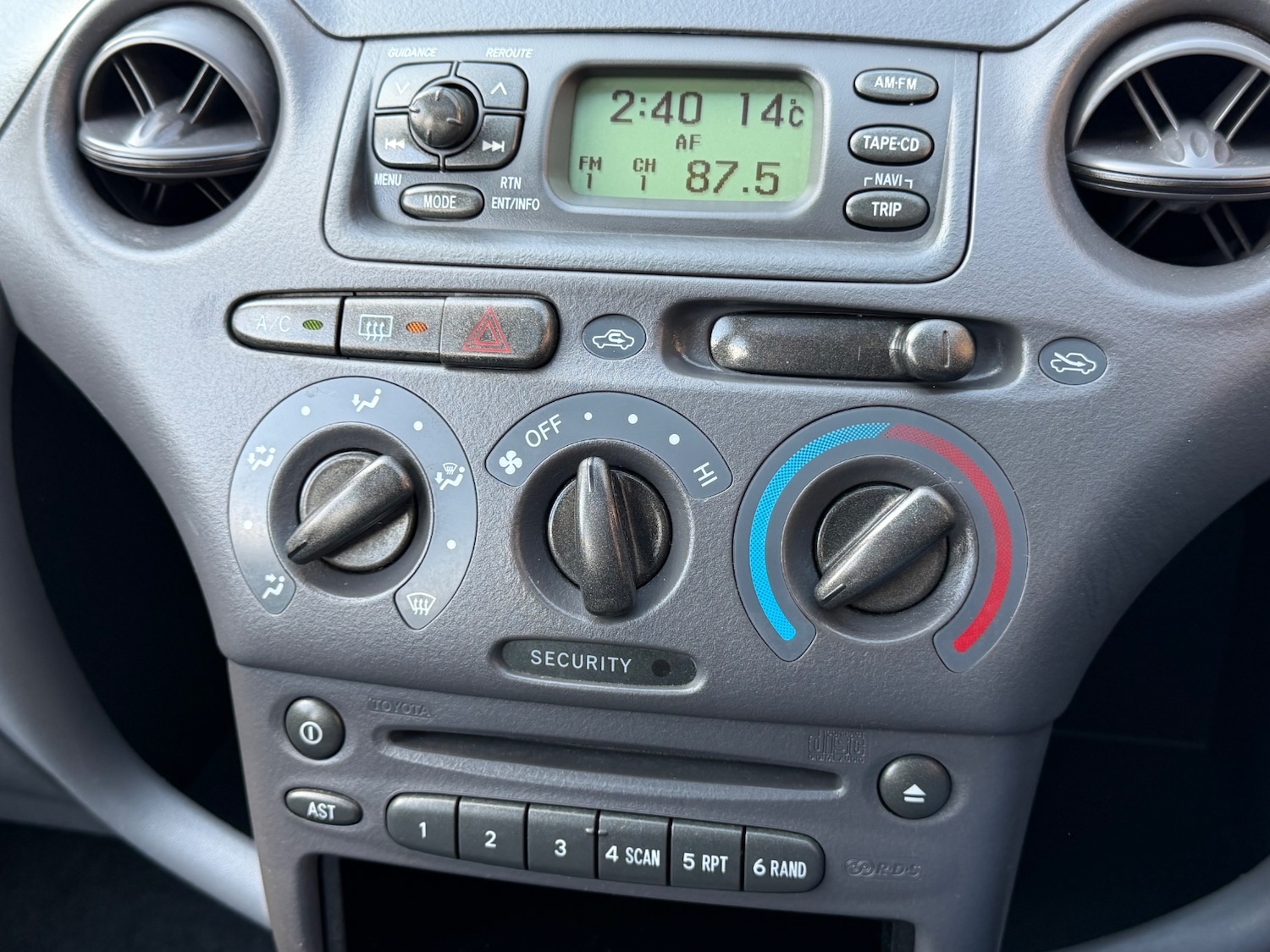 Used Toyota Yaris 2001 for sale - 77950340: Photo 20