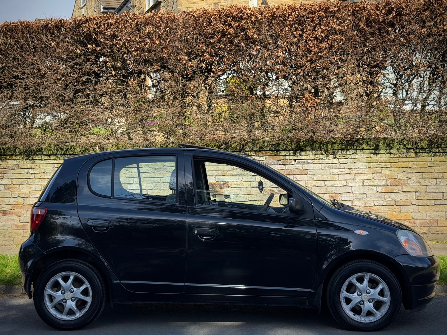 Used Toyota Yaris 2001 for sale - 77950340: Photo 3