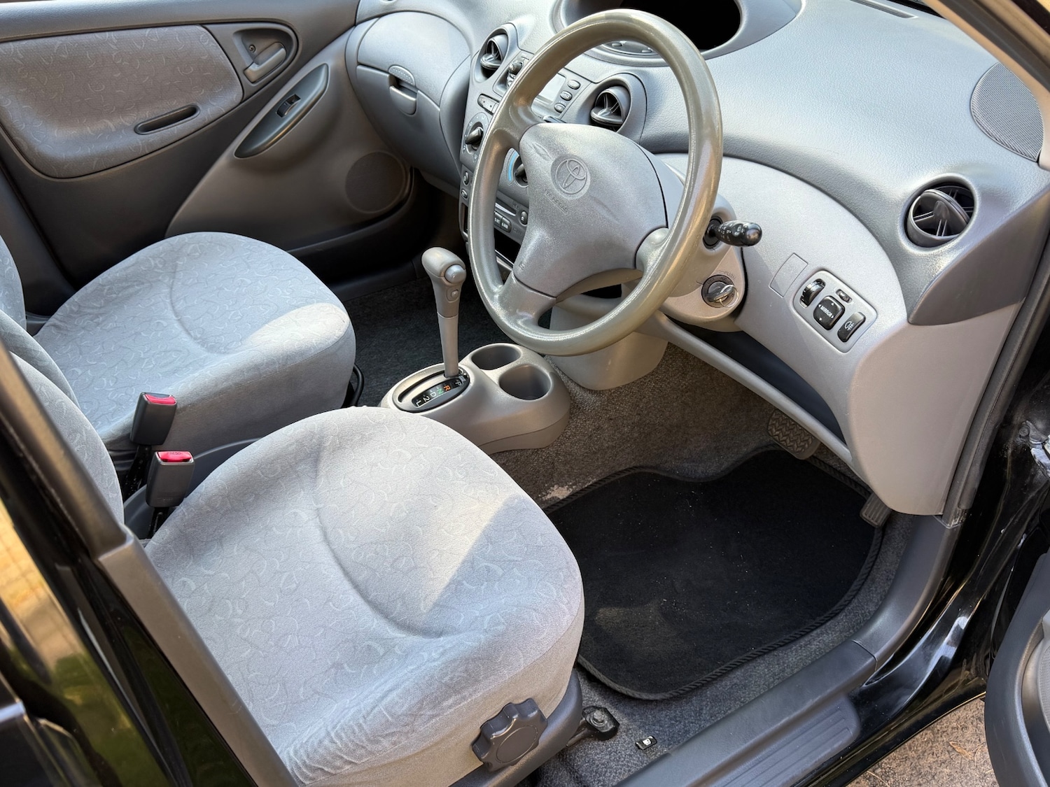 Used Toyota Yaris 2001 for sale - 77950340: Photo 7