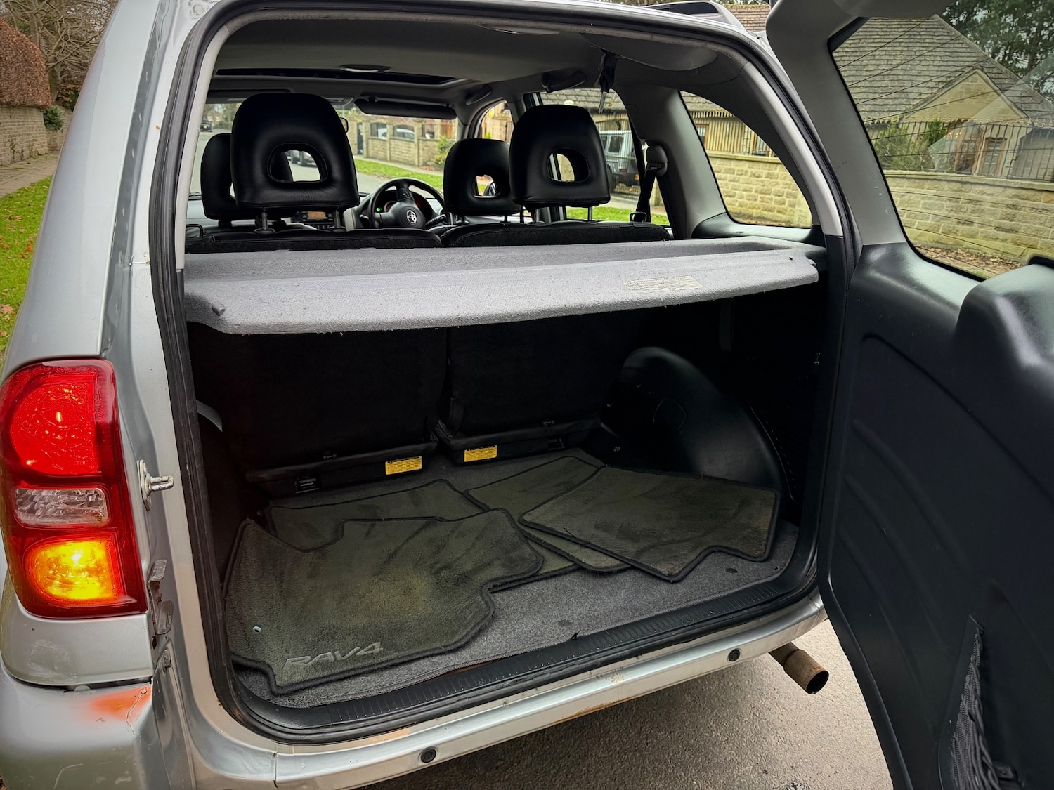 Used Toyota RAV4 2004 for sale - 76596123: Photo 11