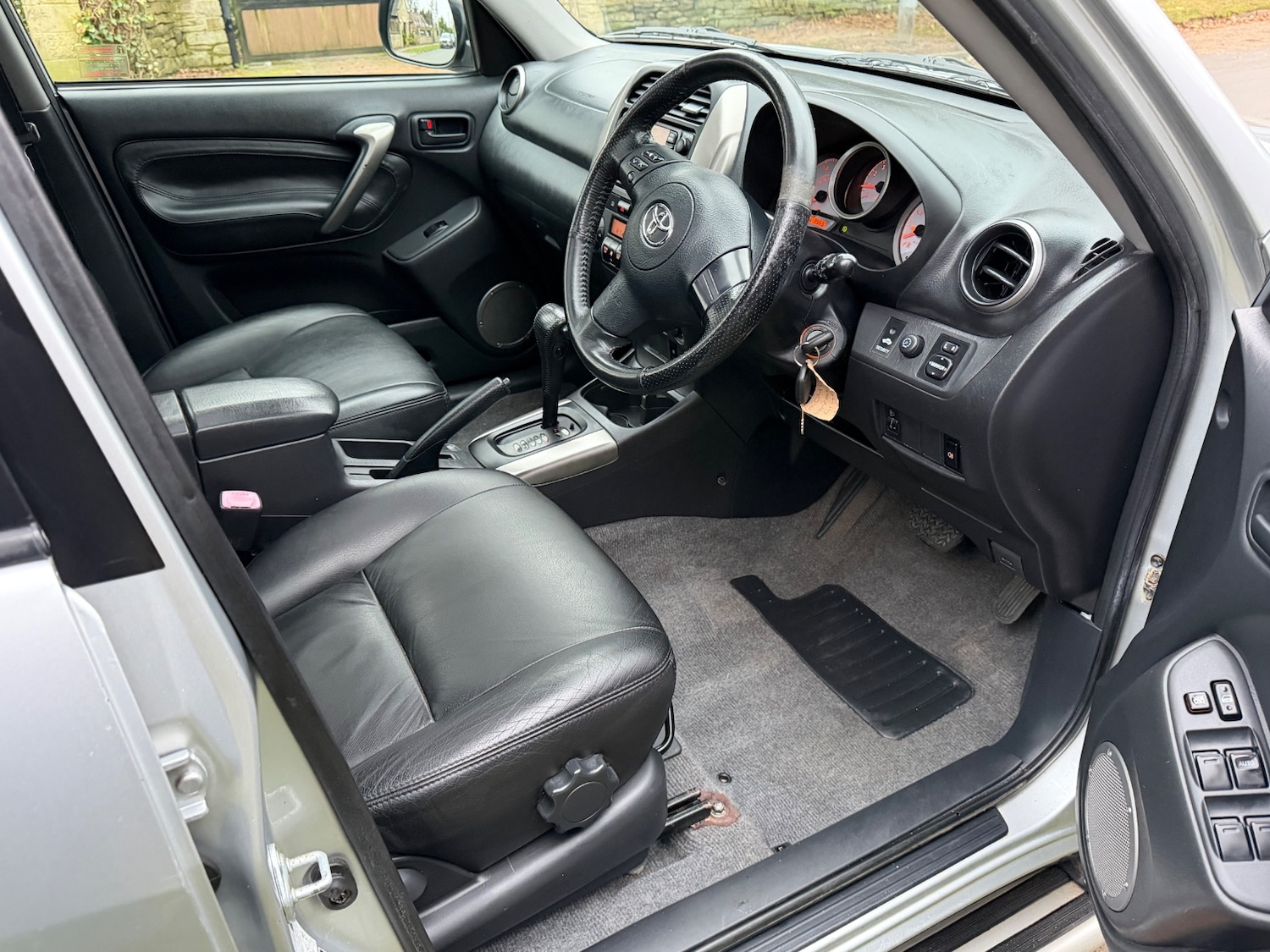 Used Toyota RAV4 2004 for sale - 76596123: Photo 8