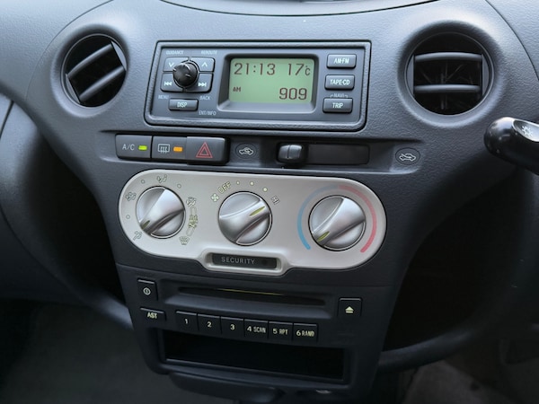 Used Toyota Yaris 2003 for sale - 75386301: Photo 19