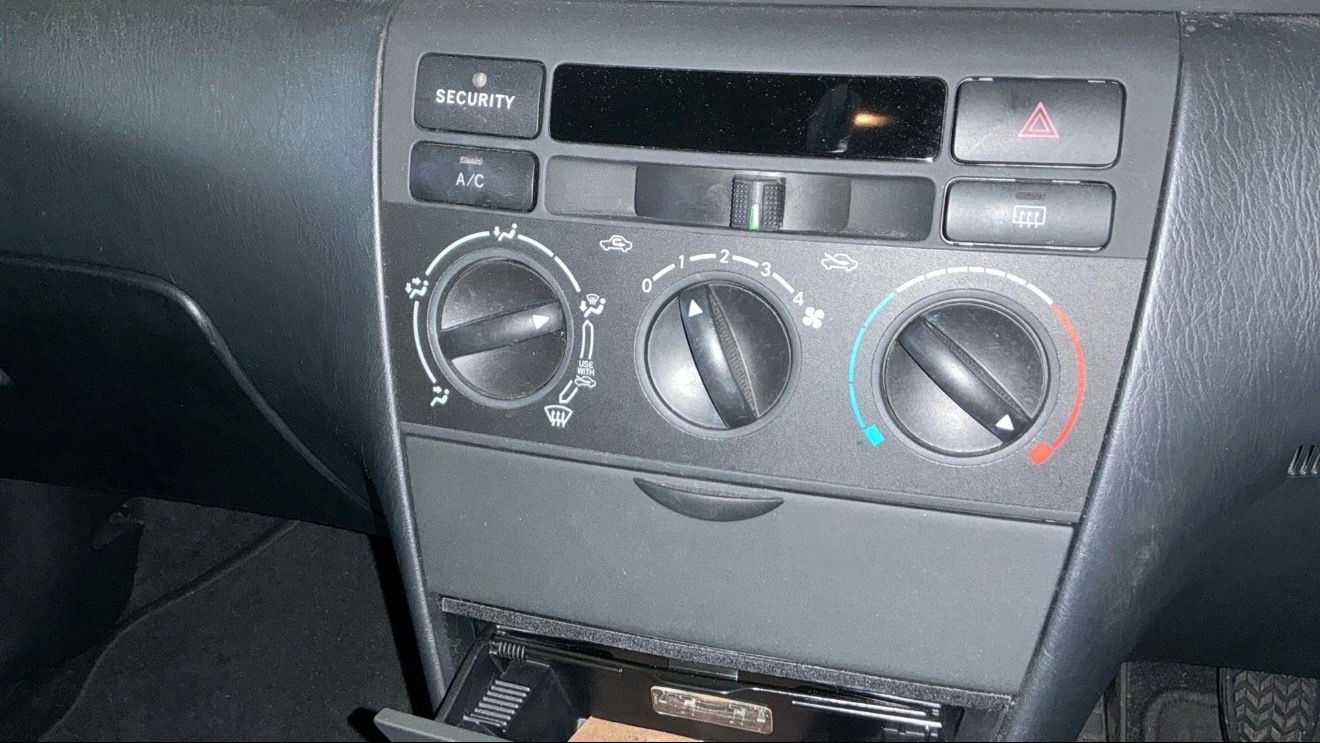 Used Toyota Corolla 2002 for sale - 76566599: Photo 8