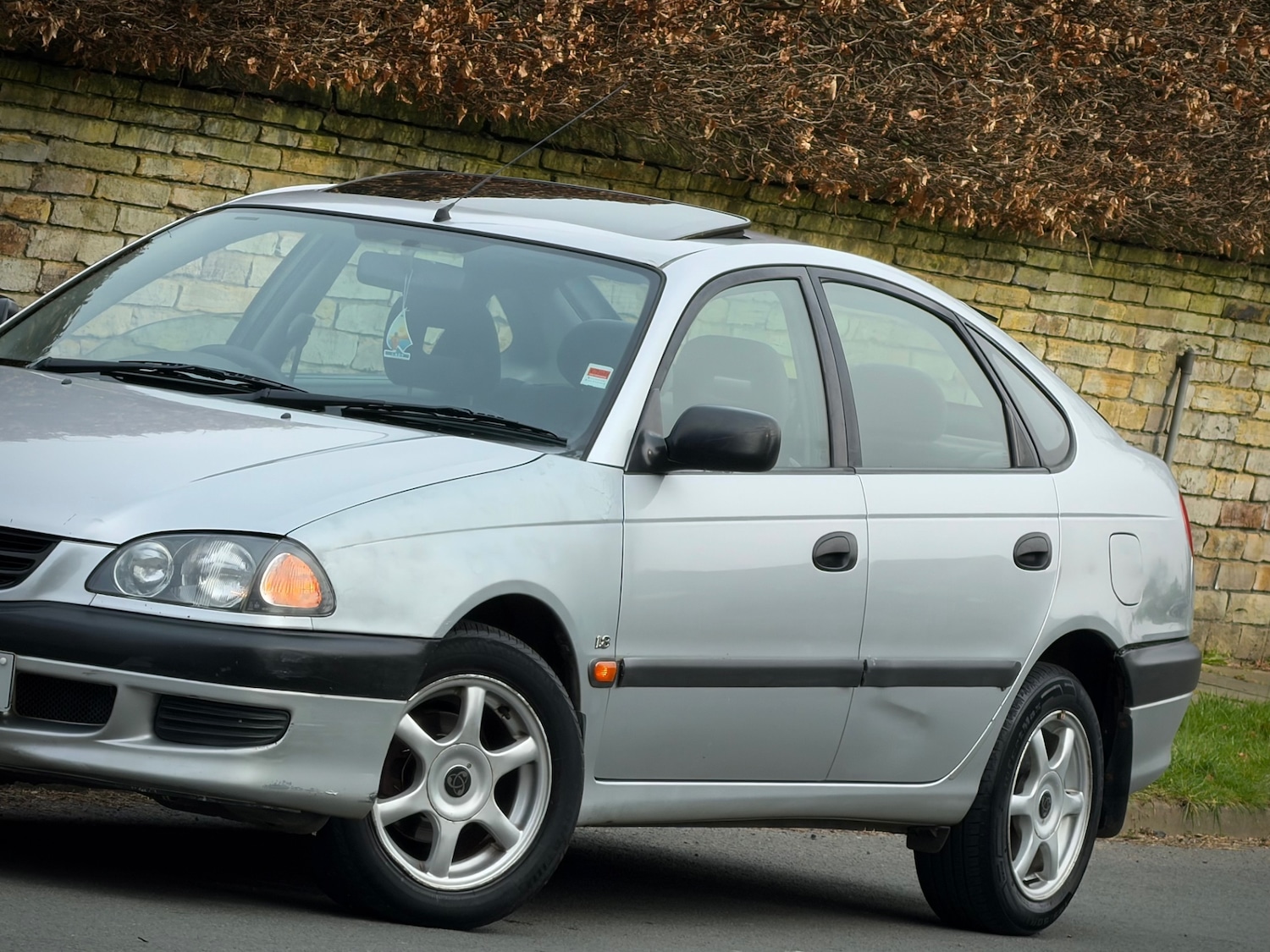 Used Toyota Avensis 1998 for sale - 77981741: Photo 12