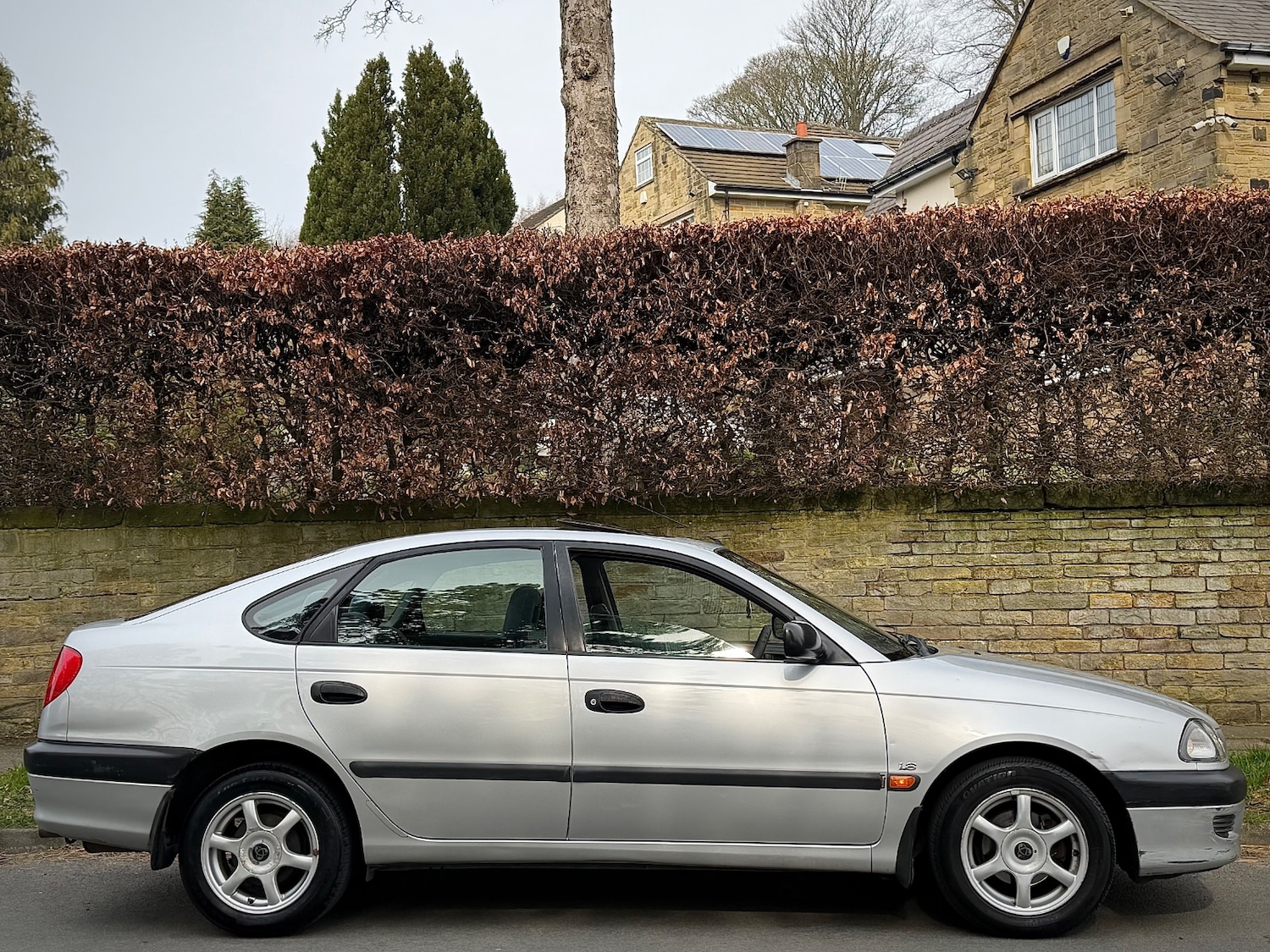 Used Toyota Avensis 1998 for sale - 77981741: Photo 2