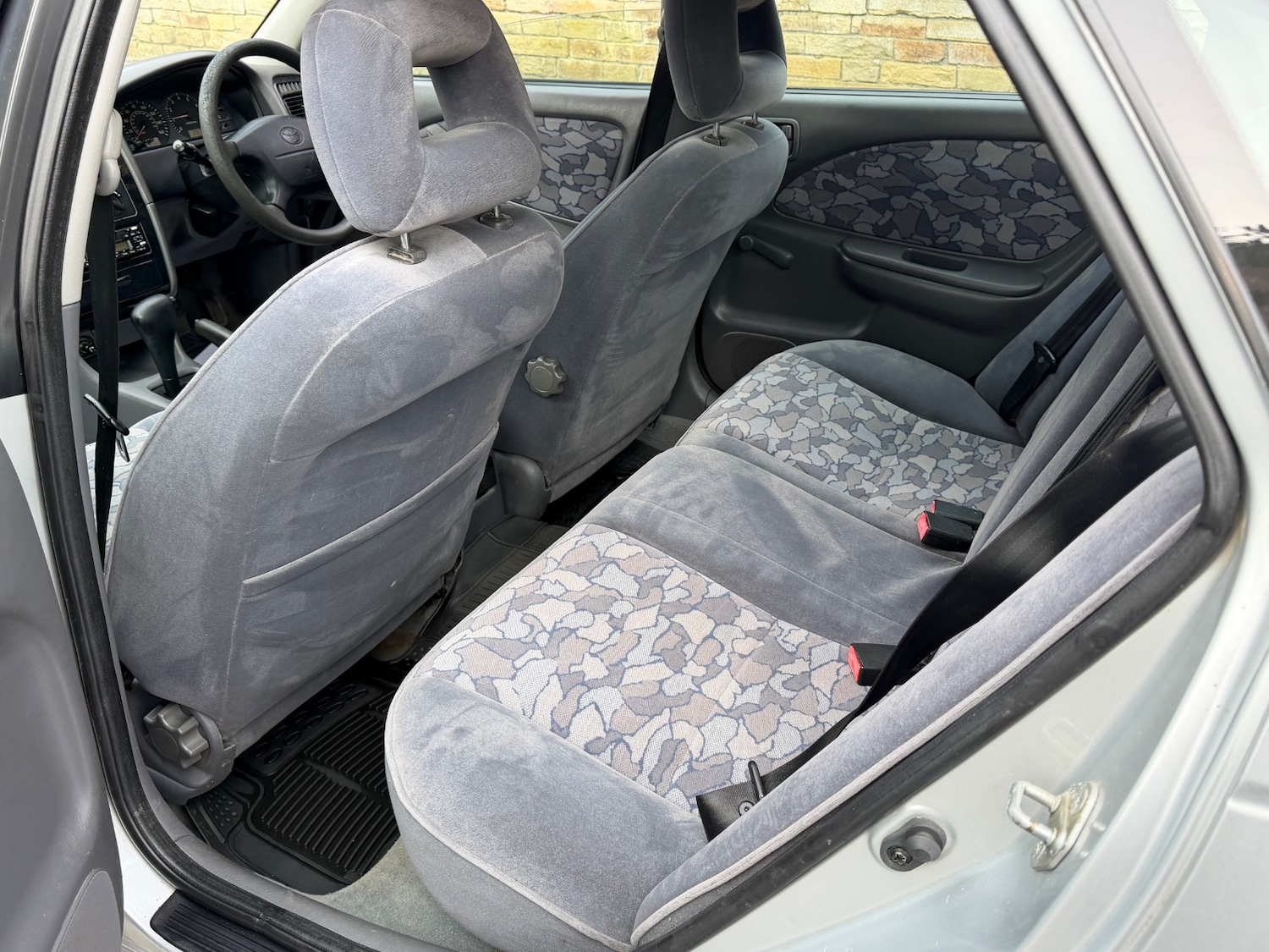 Used Toyota Avensis 1998 for sale - 77981741: Photo 9