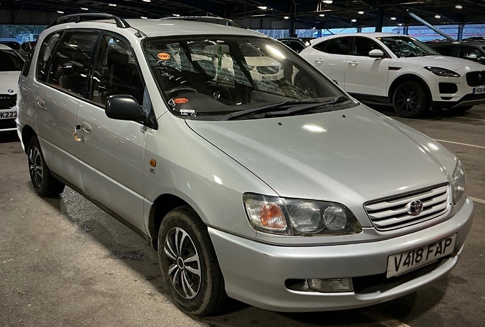 Used Toyota Picnic 1999 for sale - 77393400: Photo 1