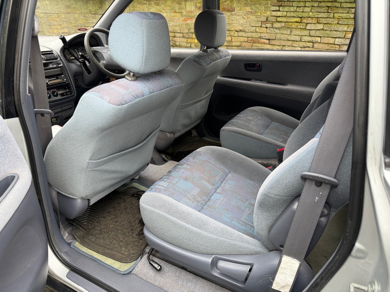 Used Toyota Picnic 1999 for sale - 77393400: Photo 12