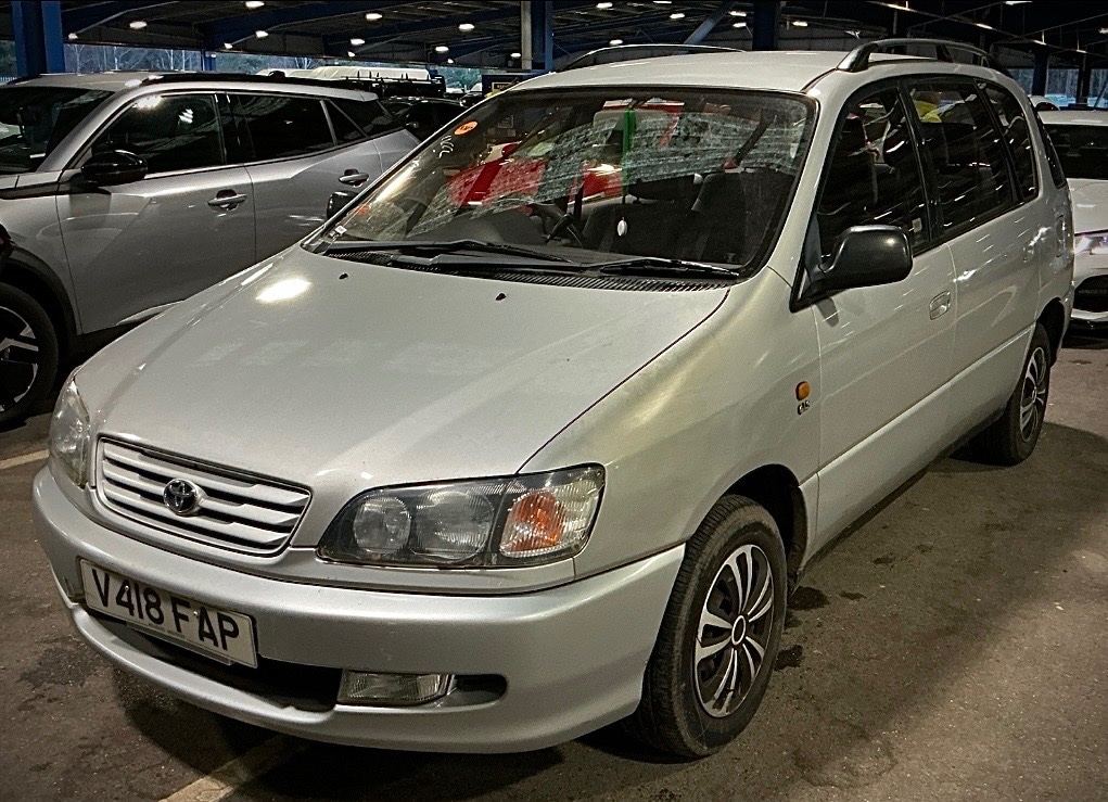 Used Toyota Picnic 1999 for sale - 77393400: Photo 2