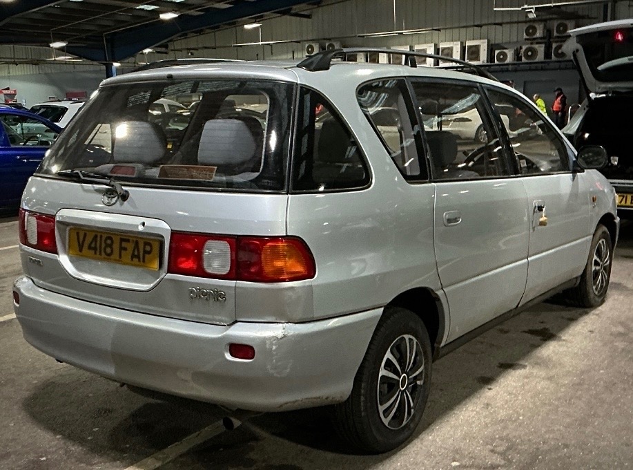 Used Toyota Picnic 1999 for sale - 77393400: Photo 3