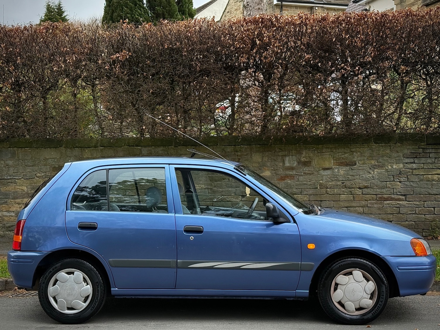 Used Toyota Starlet 1997 for sale - 74171840: Photo 2