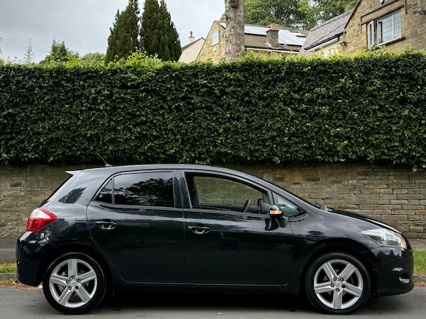 Used Toyota Auris 2011 for sale - 75126014: Photo 2
