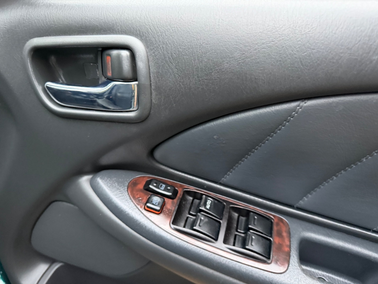 Used Toyota Avensis 2002 for sale - 76236431: Photo 18