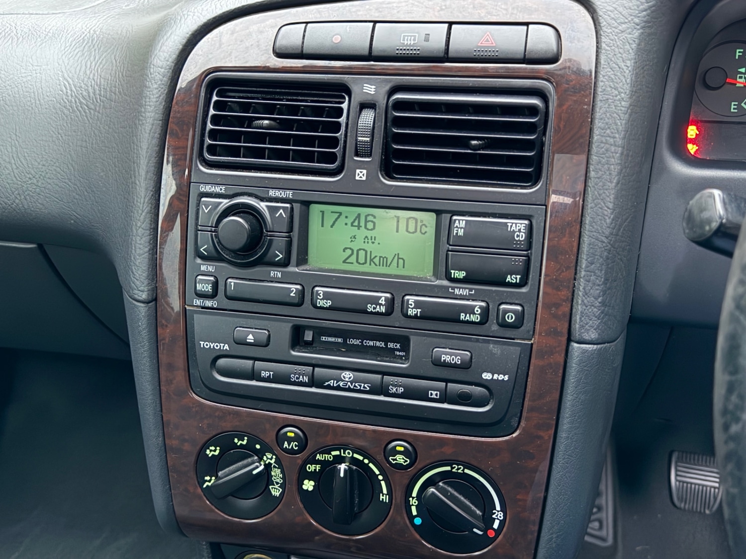 Used Toyota Avensis 2002 for sale - 76236431: Photo 19