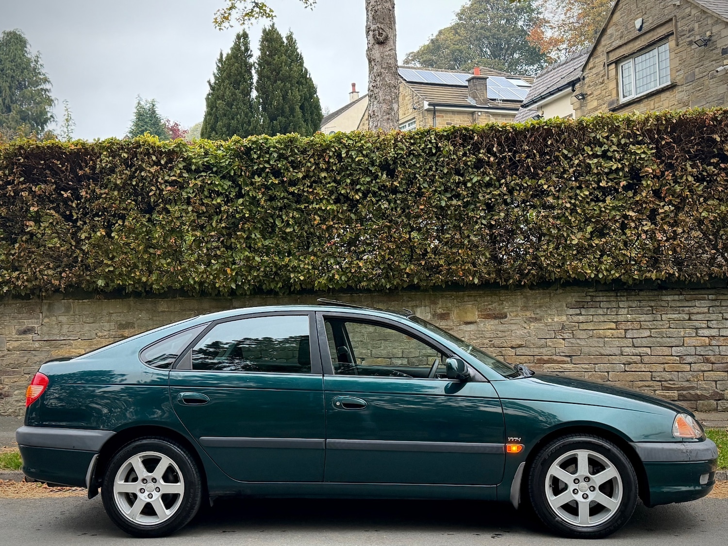 Used Toyota Avensis 2002 for sale - 76236431: Photo 2