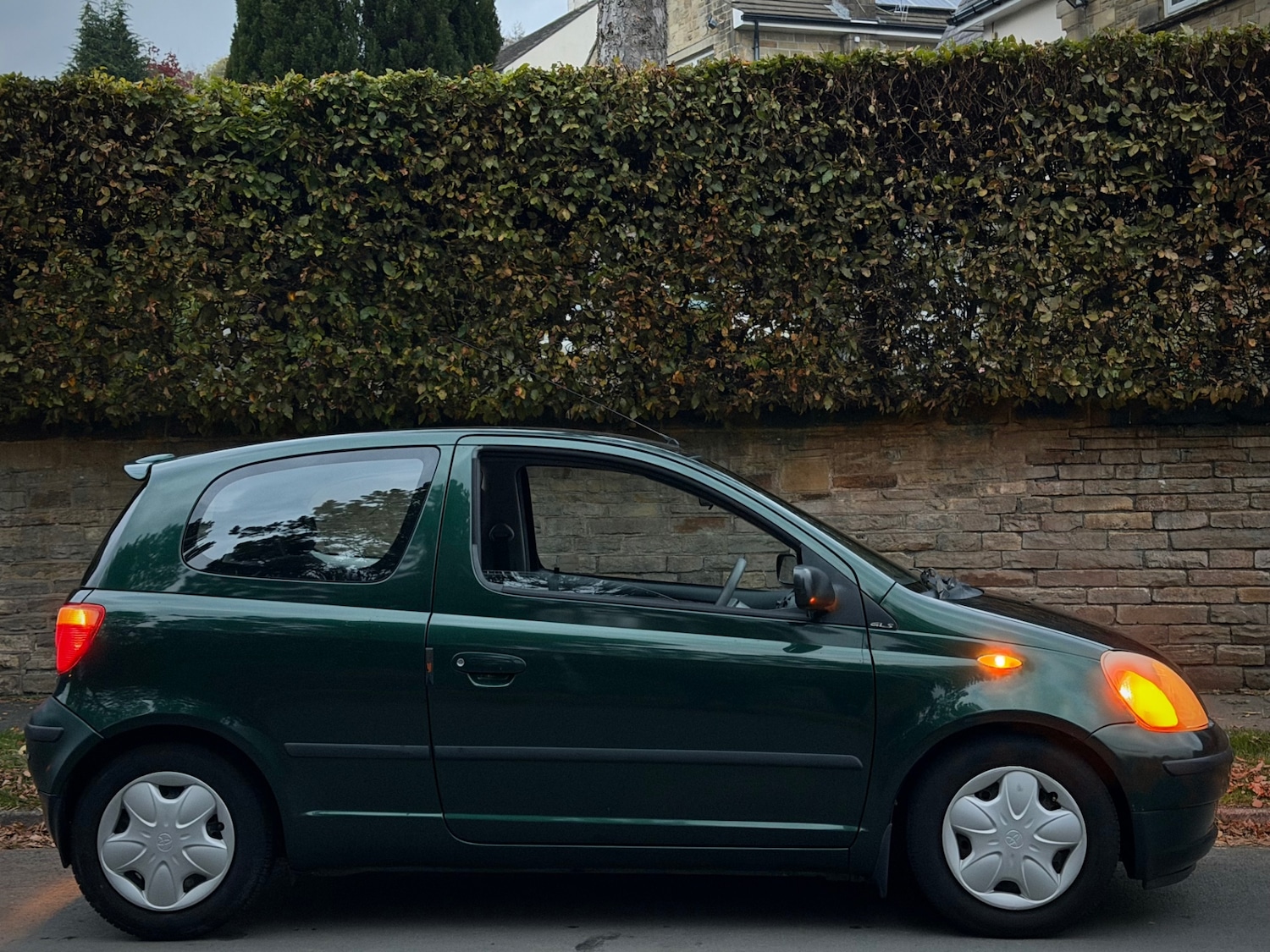 Used Toyota Yaris 2002 for sale - 76305676: Photo 2