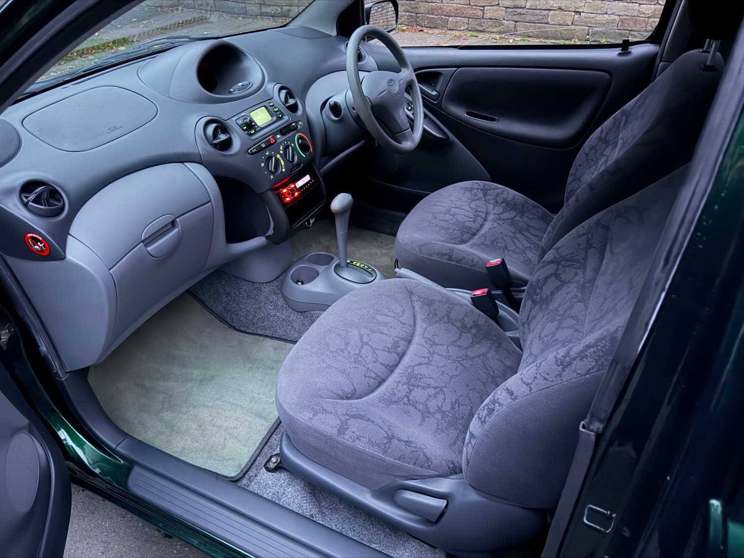 Used Toyota Yaris 2002 for sale - 76305676: Photo 7