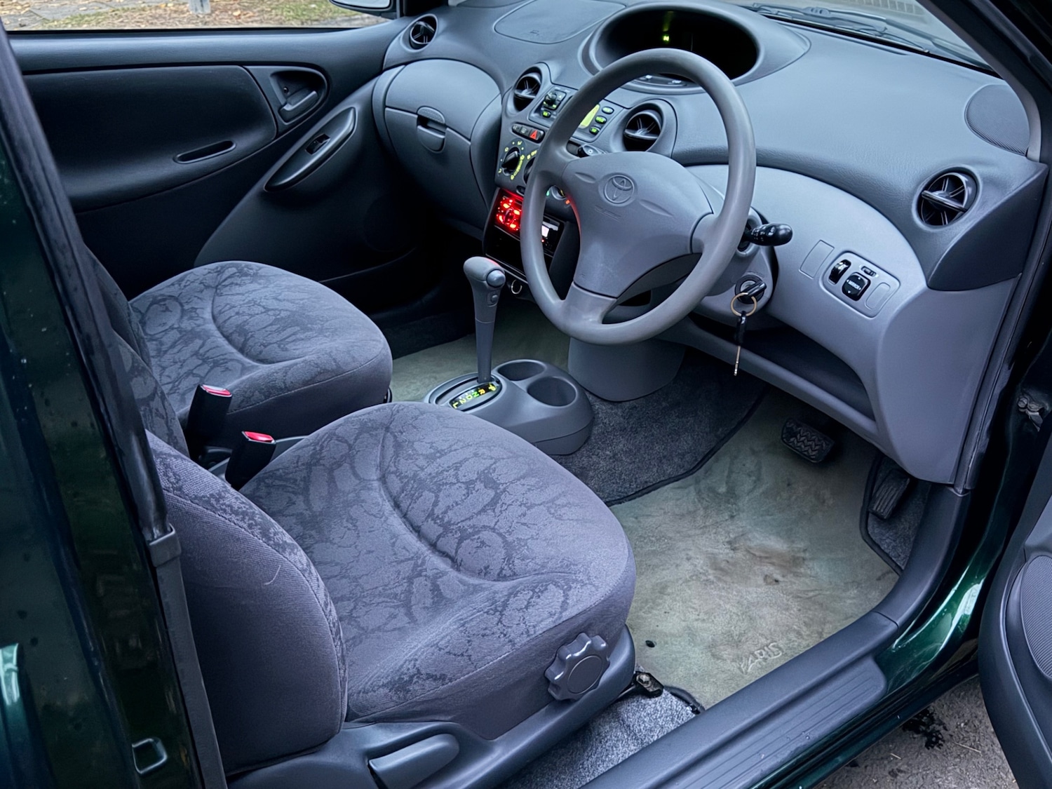 Used Toyota Yaris 2002 for sale - 76305676: Photo 8