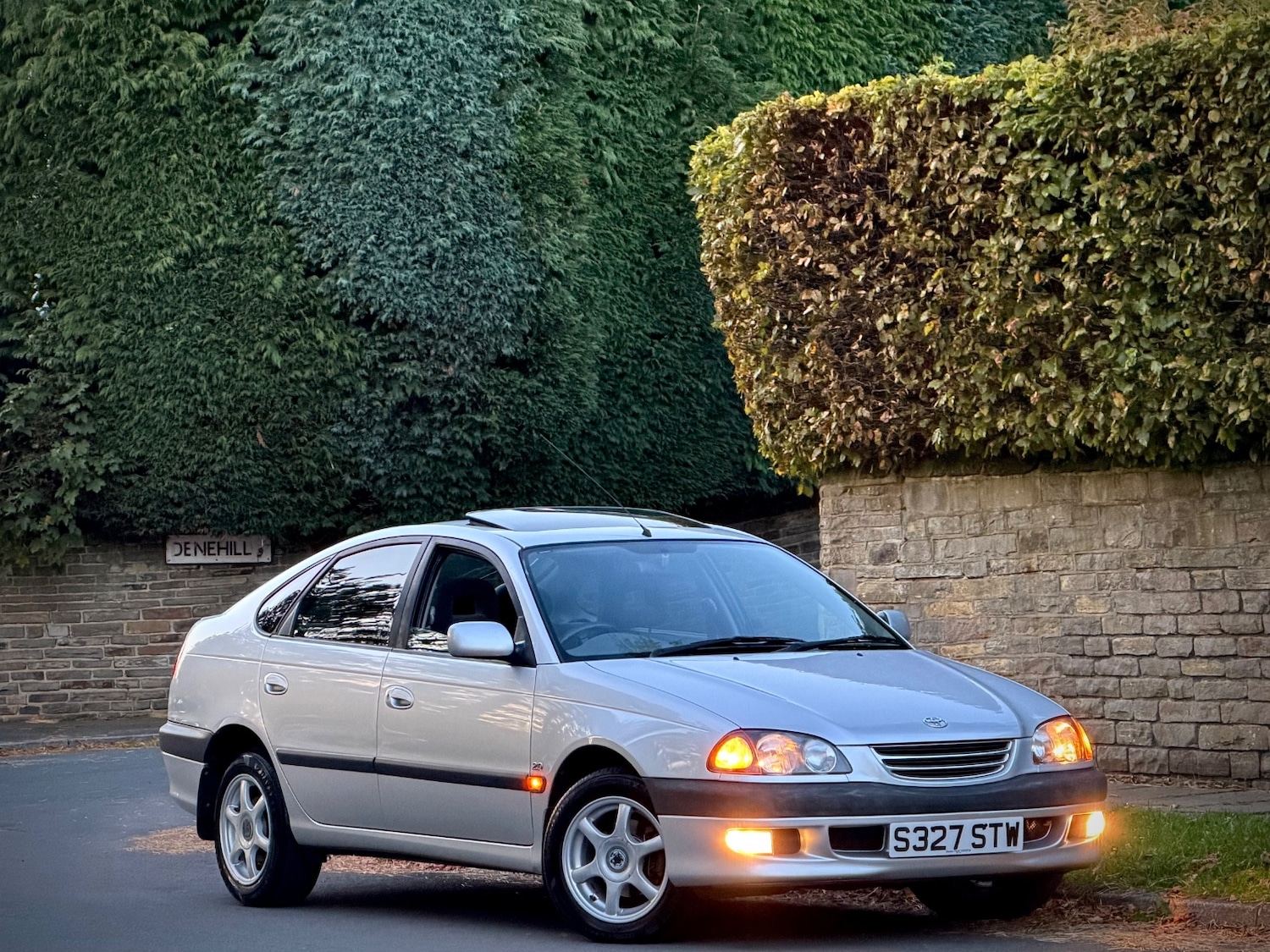 Used Toyota Avensis 1998 for sale - 76249722: Photo 1
