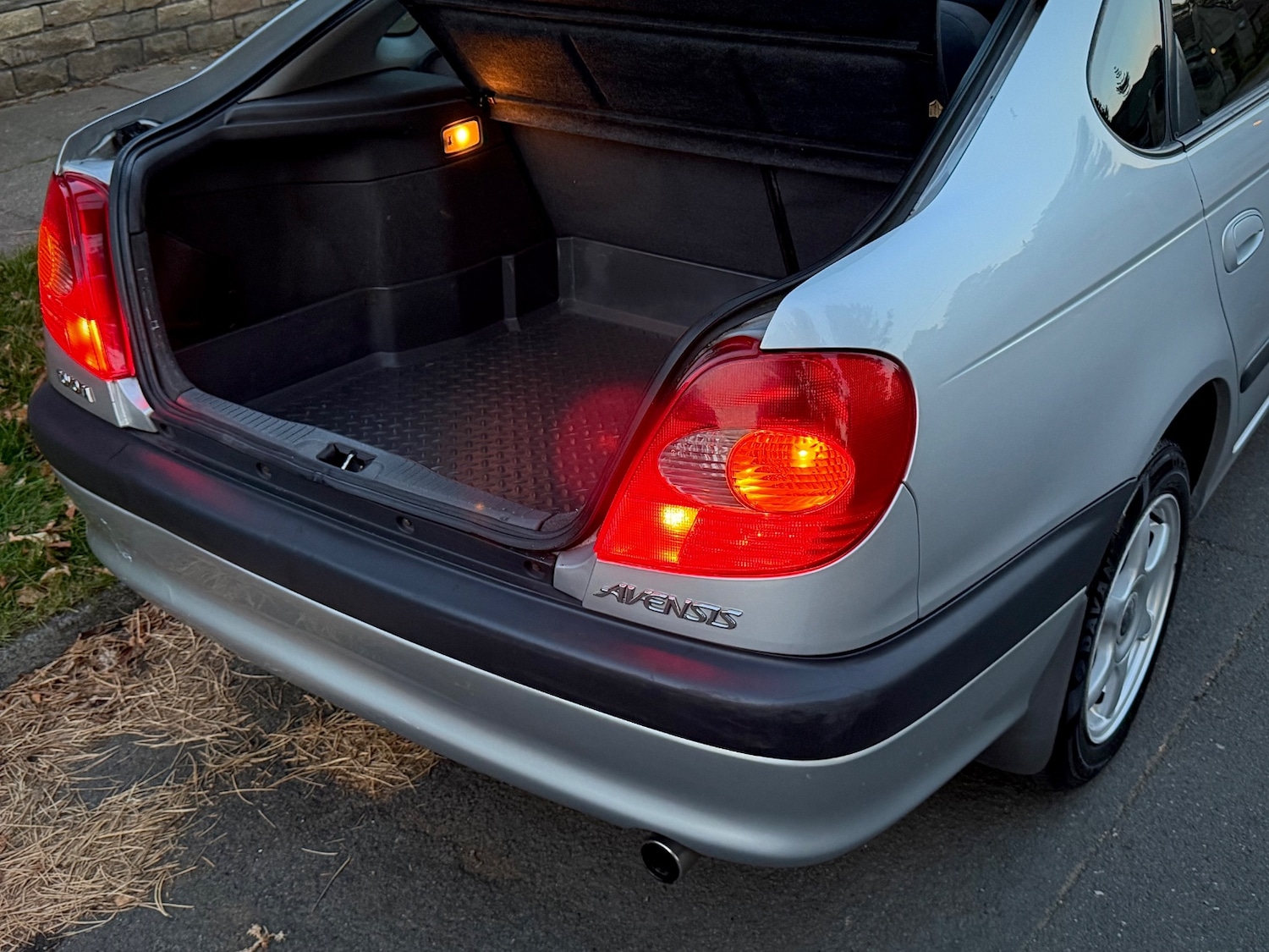 Used Toyota Avensis 1998 for sale - 76249722: Photo 12