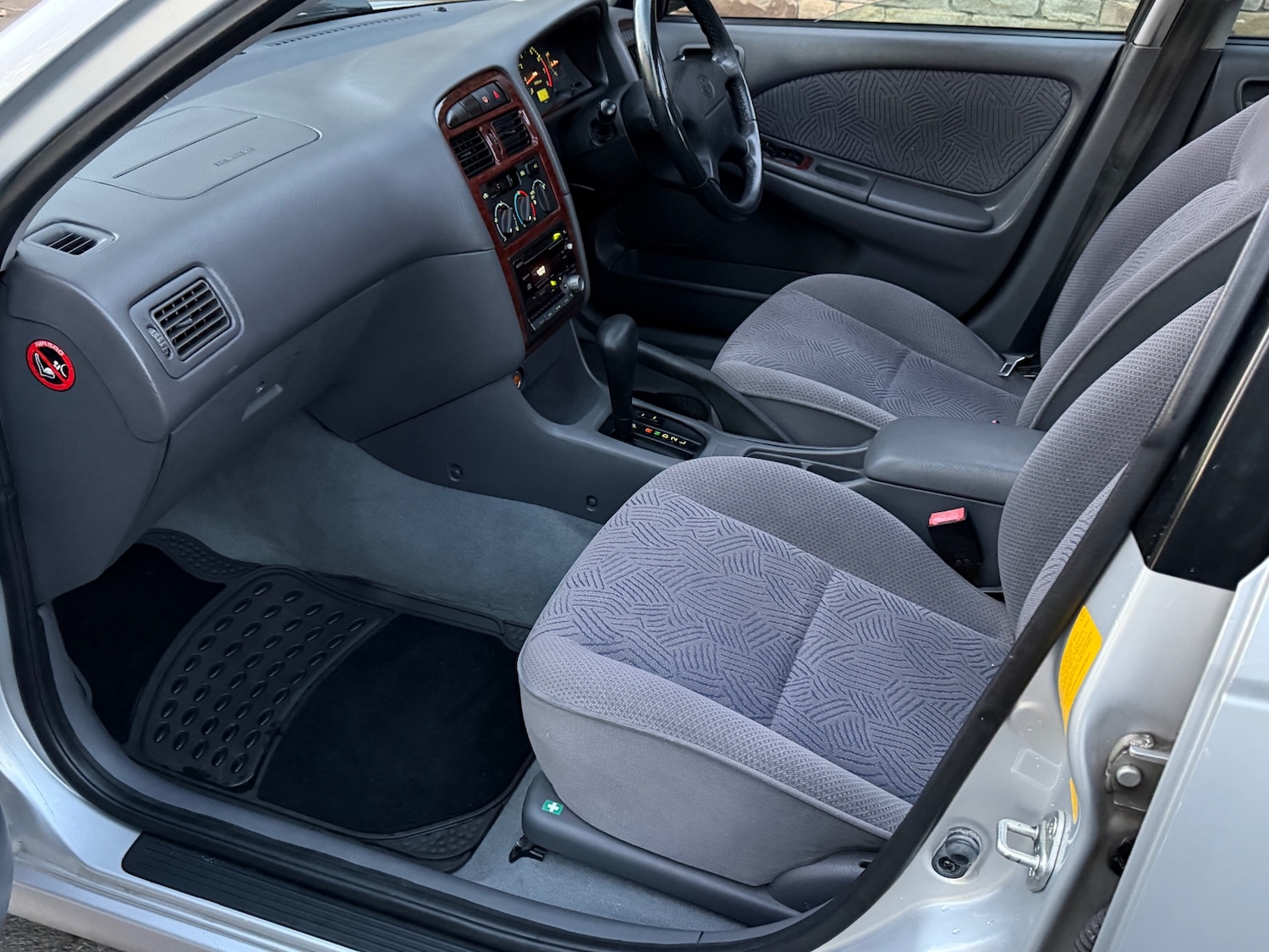 Used Toyota Avensis 1998 for sale - 76249722: Photo 7