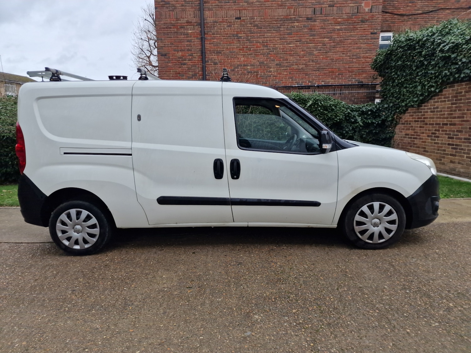 Used Vauxhall Combo 2017 for sale - 77028344: Photo 2