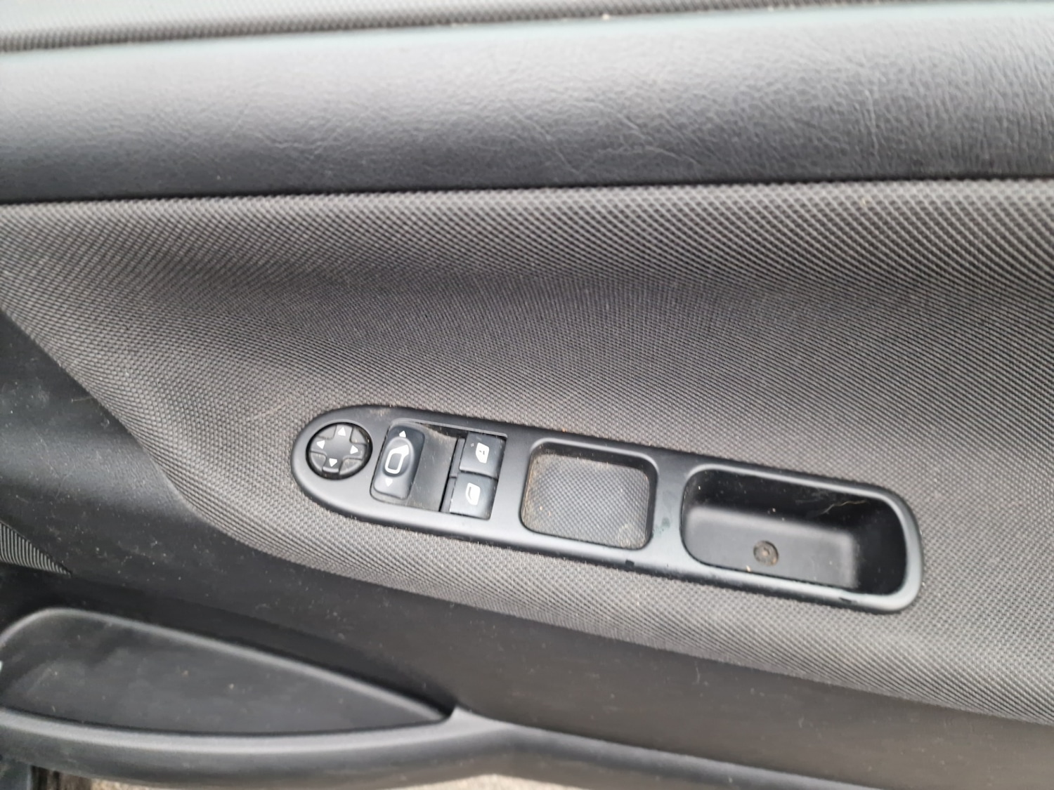 Used Peugeot 207 2013 for sale - 77028378: Photo 11