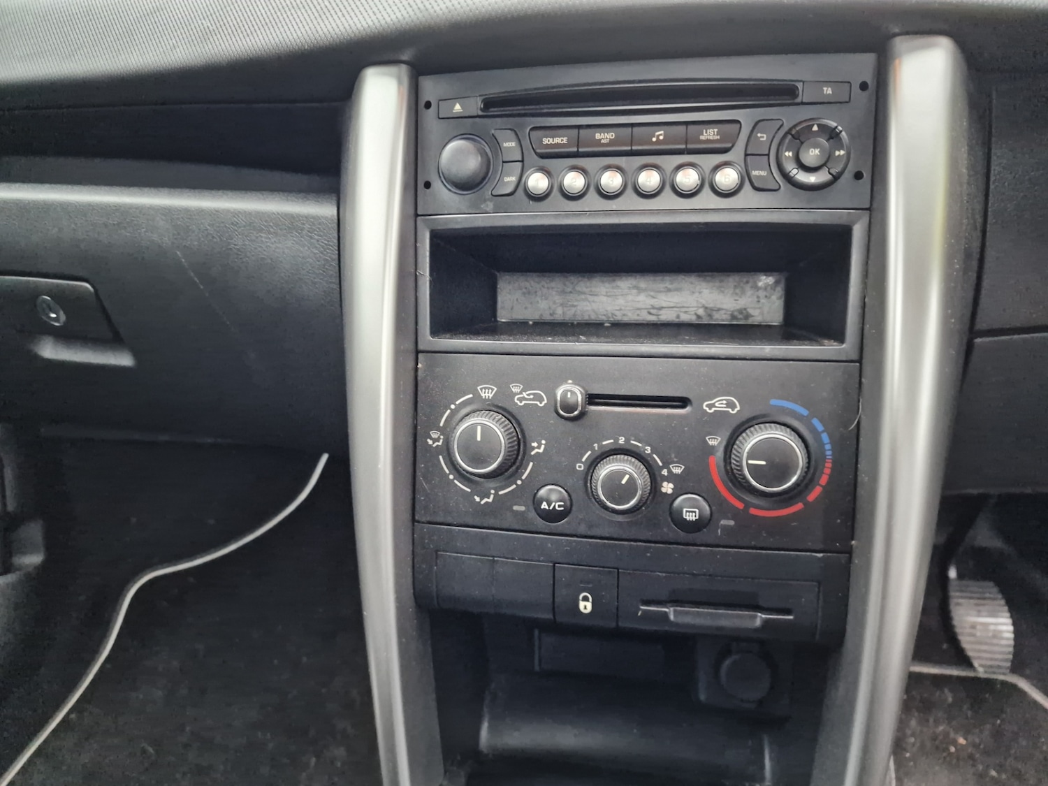 Used Peugeot 207 2013 for sale - 77028378: Photo 12