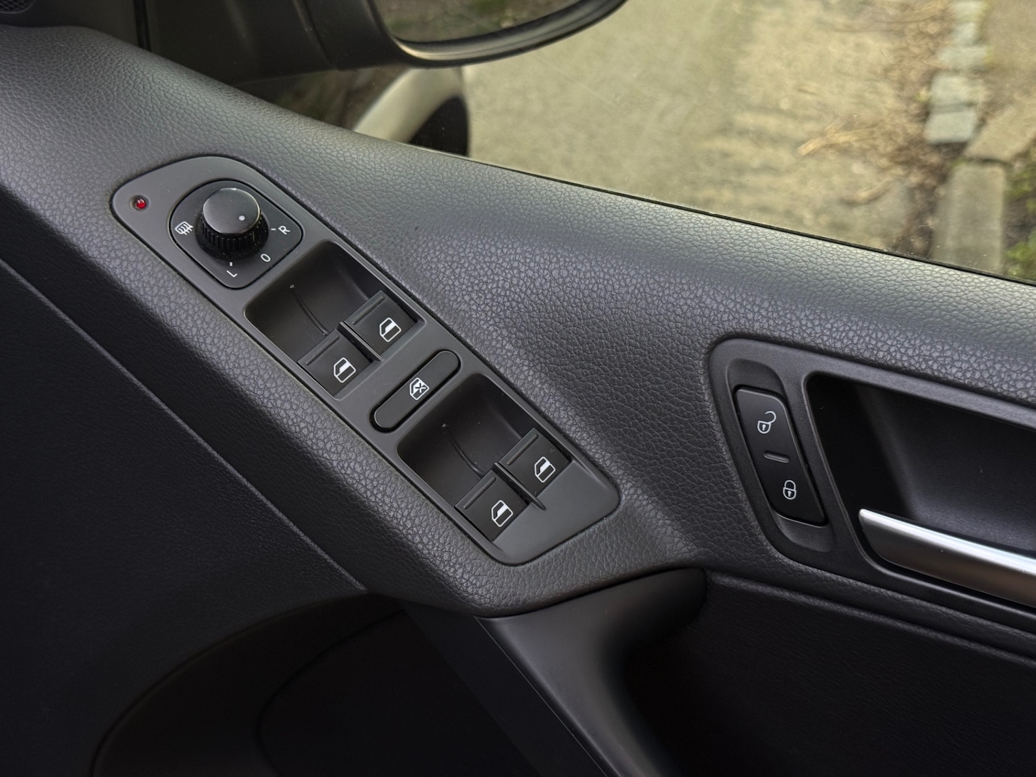 Used Volkswagen Tiguan 2010 for sale - 78107053: Photo 28