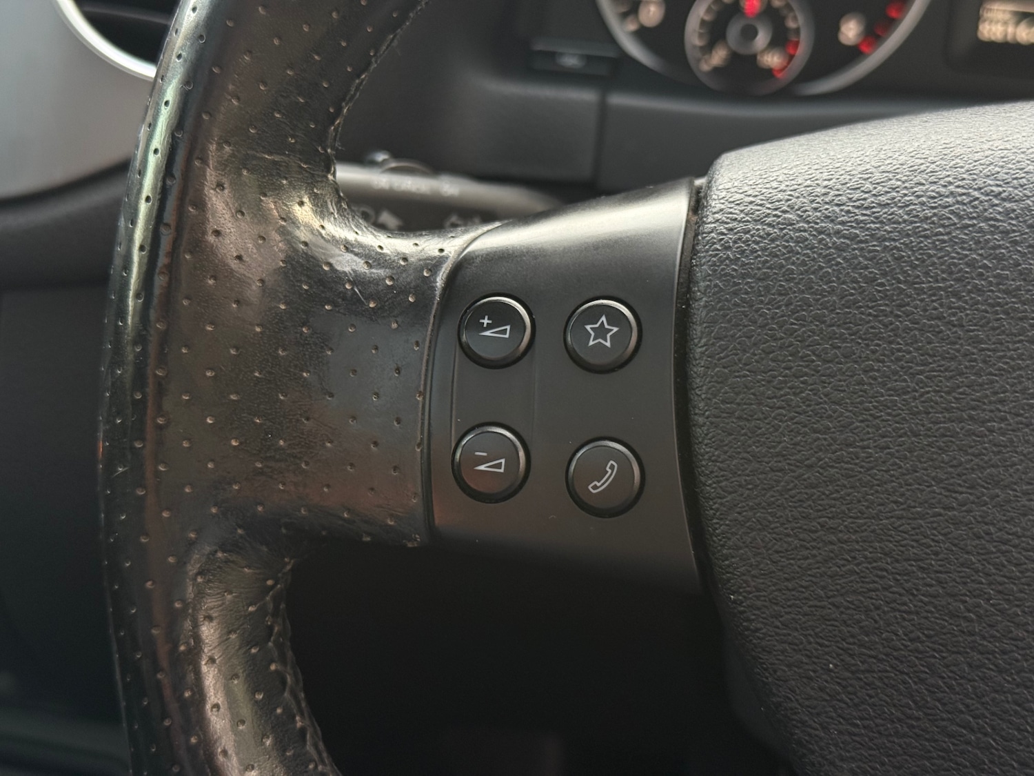 Used Volkswagen Tiguan 2010 for sale - 78107053: Photo 43