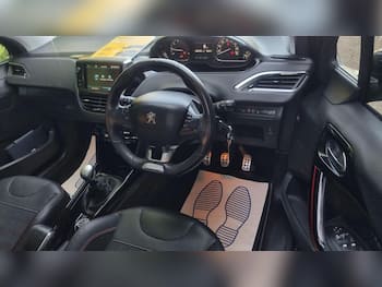 Used Peugeot 2008 2017 for sale - 79807082: Photo