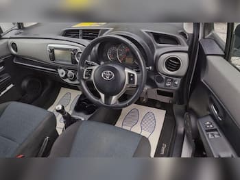Used Toyota Yaris 2012 for sale - 79807093: Photo