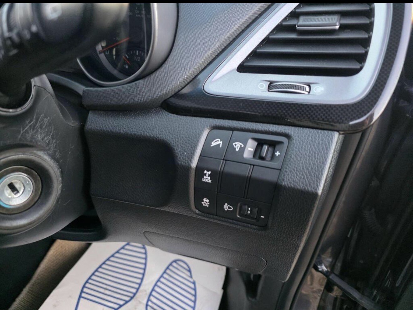 Used Hyundai Santa Fe 2015 for sale - 77697492: Photo 45