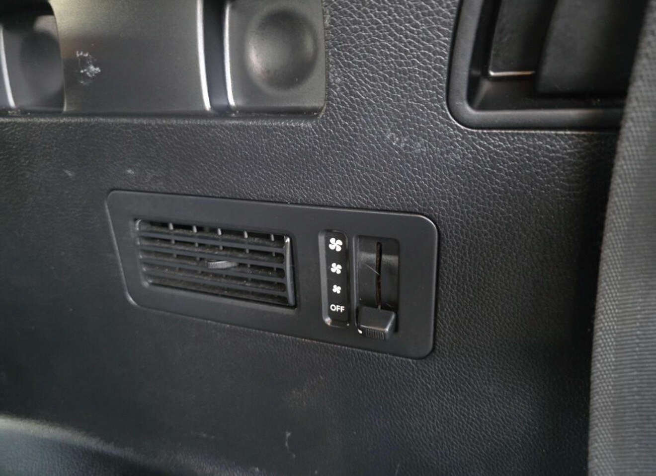 Used Hyundai Santa Fe 2015 for sale - 77697492: Photo 46