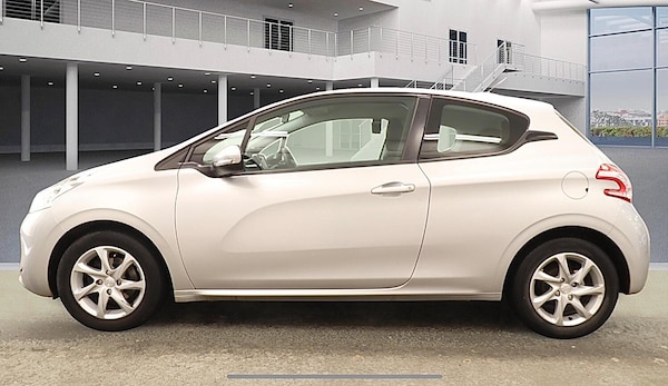 Used Peugeot 208 2015 for sale - 75428760: Photo 4