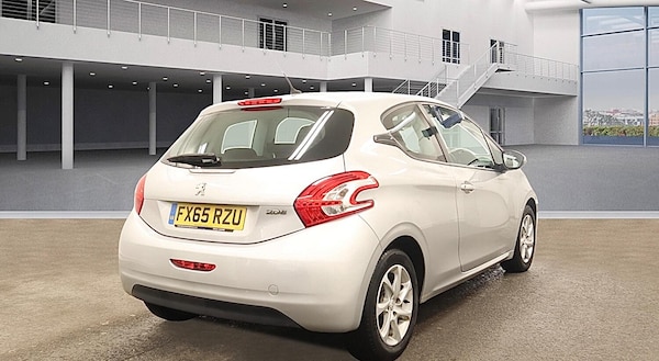 Used Peugeot 208 2015 for sale - 75428760: Photo 5
