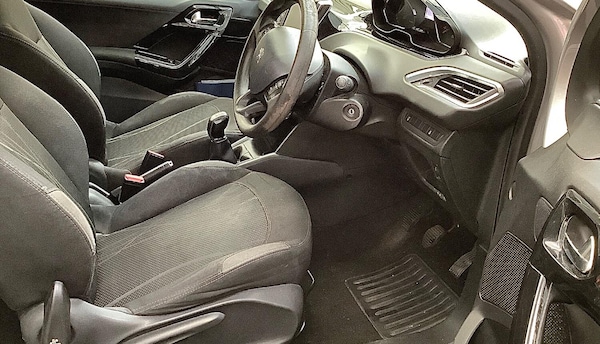 Used Peugeot 208 2015 for sale - 75428760: Photo 7