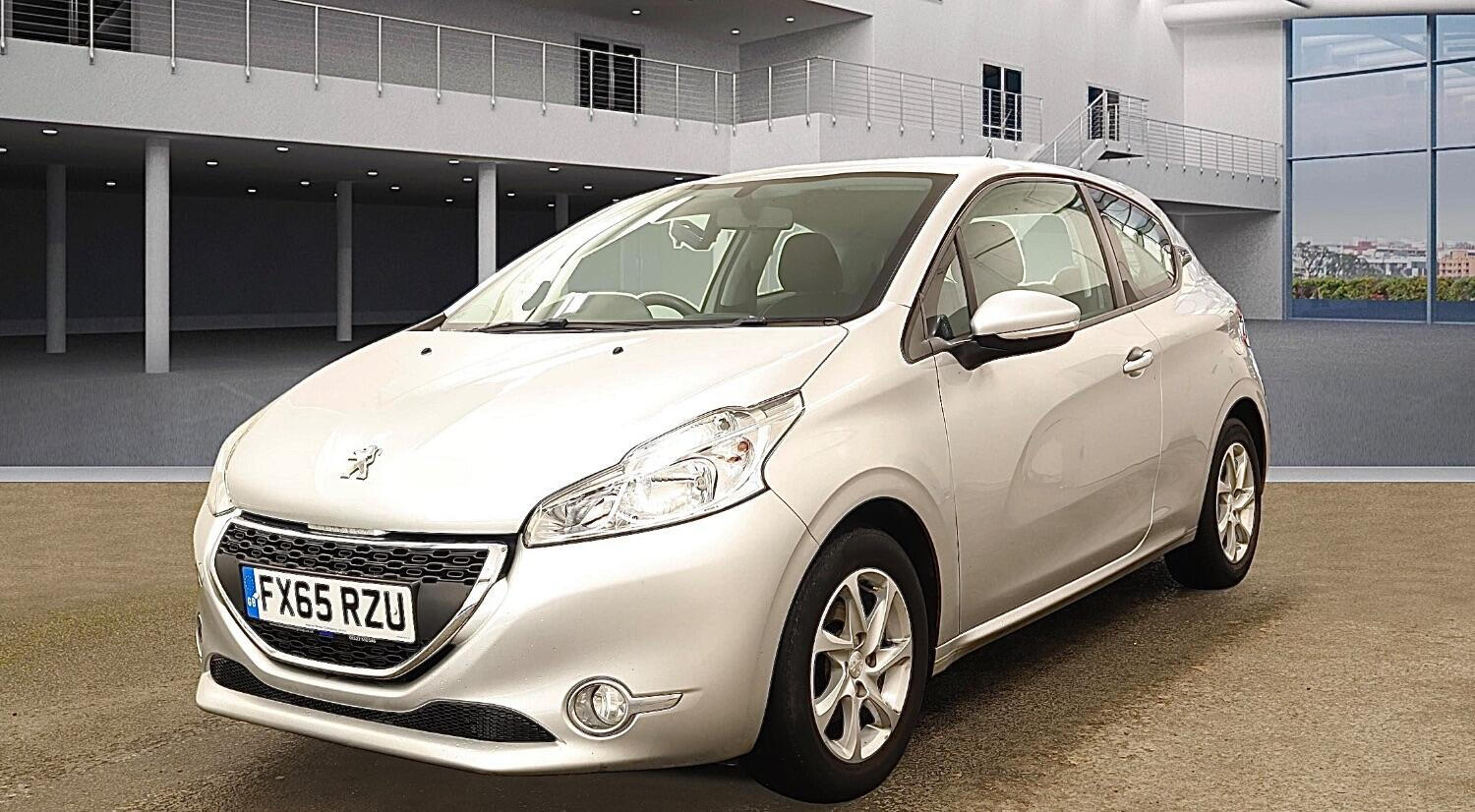Used Peugeot 208 2015 for sale - 76793596: Photo 2