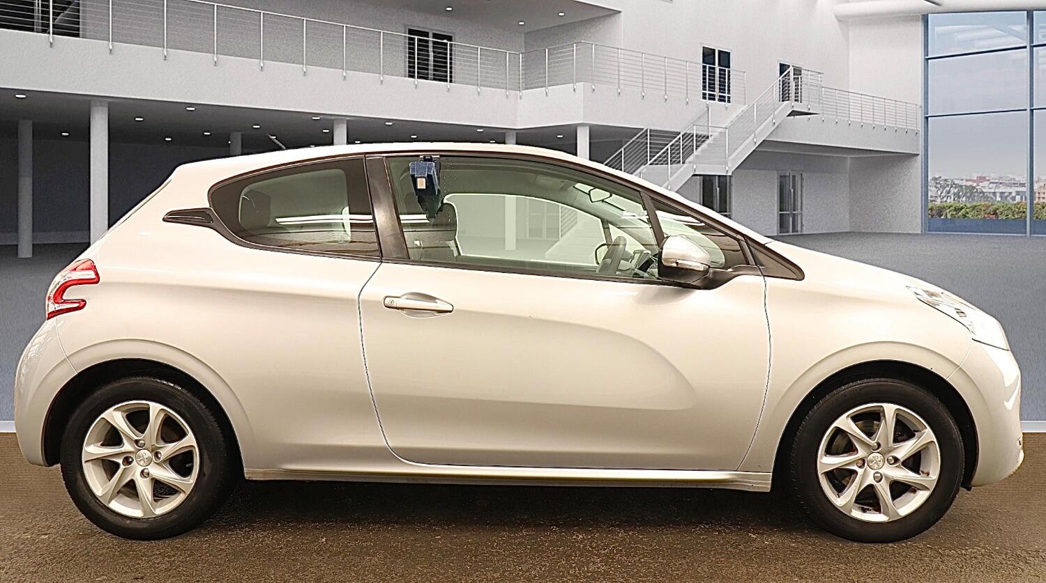 Used Peugeot 208 2015 for sale - 76793596: Photo 3