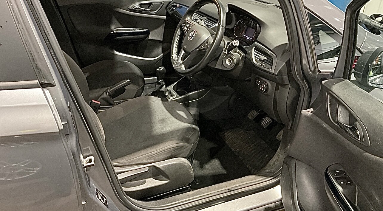 Used Vauxhall Corsa 2016 for sale - 77697497: Photo 6