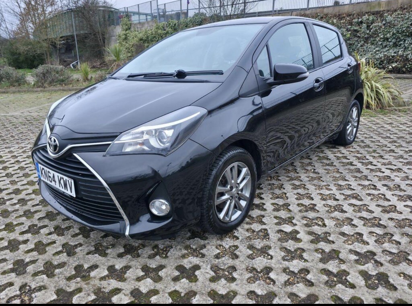 Used Toyota Yaris 2014 for sale - 77697490: Photo 2