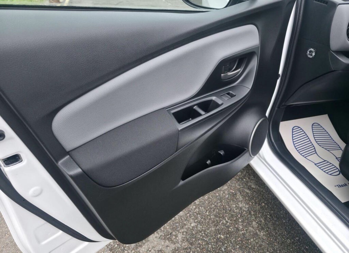 Used Toyota Yaris 2016 for sale - 77697489: Photo 37