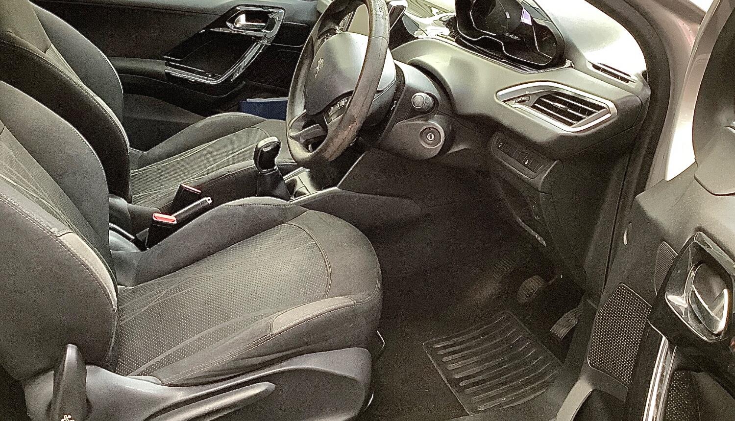 Used Peugeot 208 2015 for sale - 77707330: Photo 7