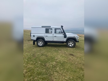 Land Rover Defender feature image