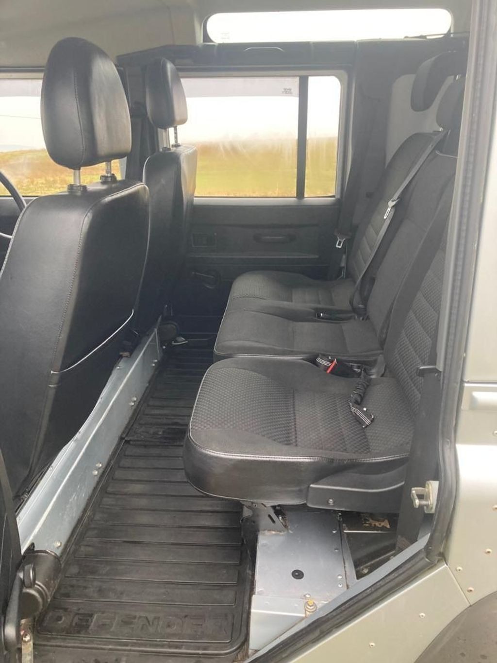 Used Land Rover Defender 2011 for sale - 77629718: Photo 5